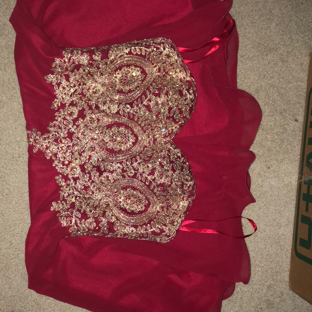 Short red prom dress